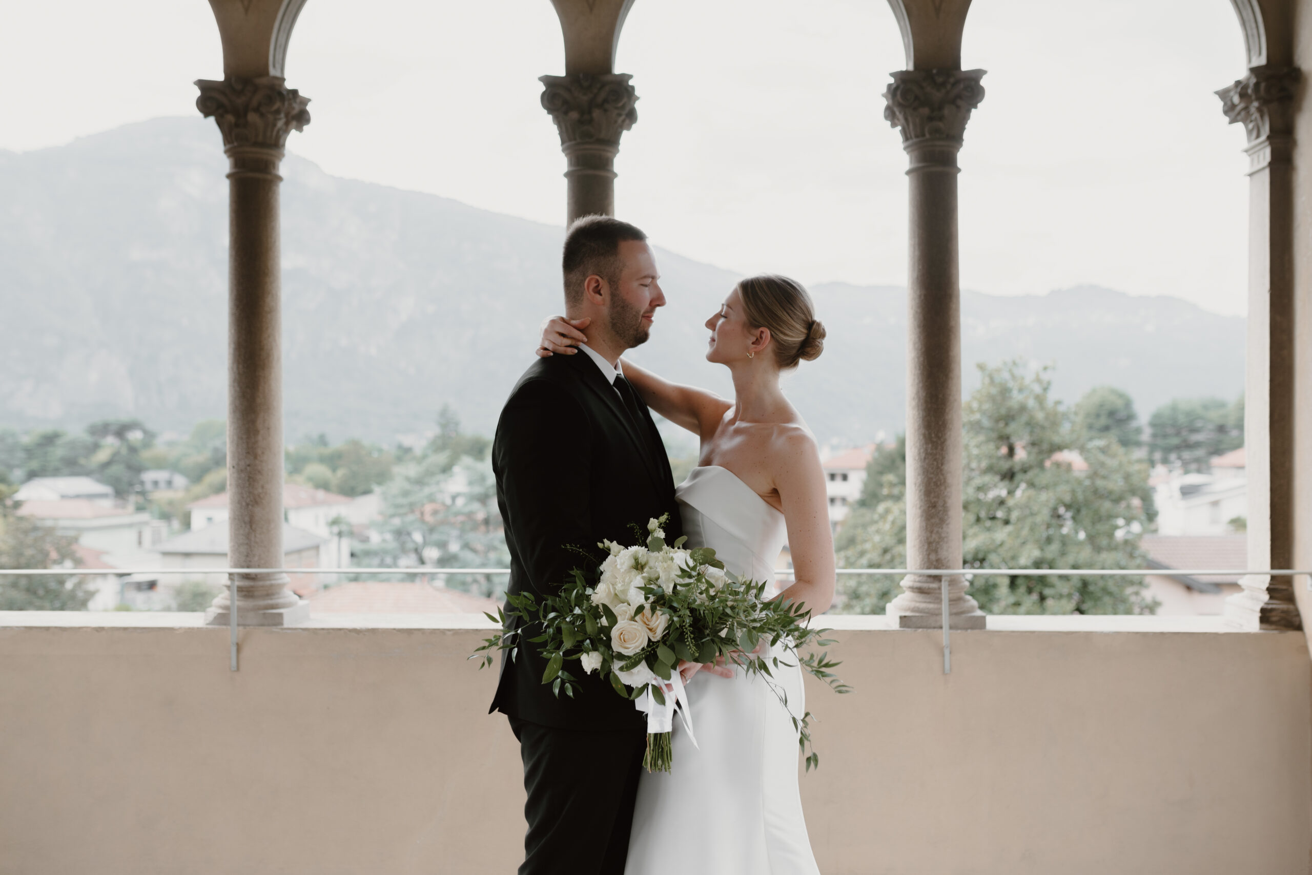 intimate wedding on Lake Como